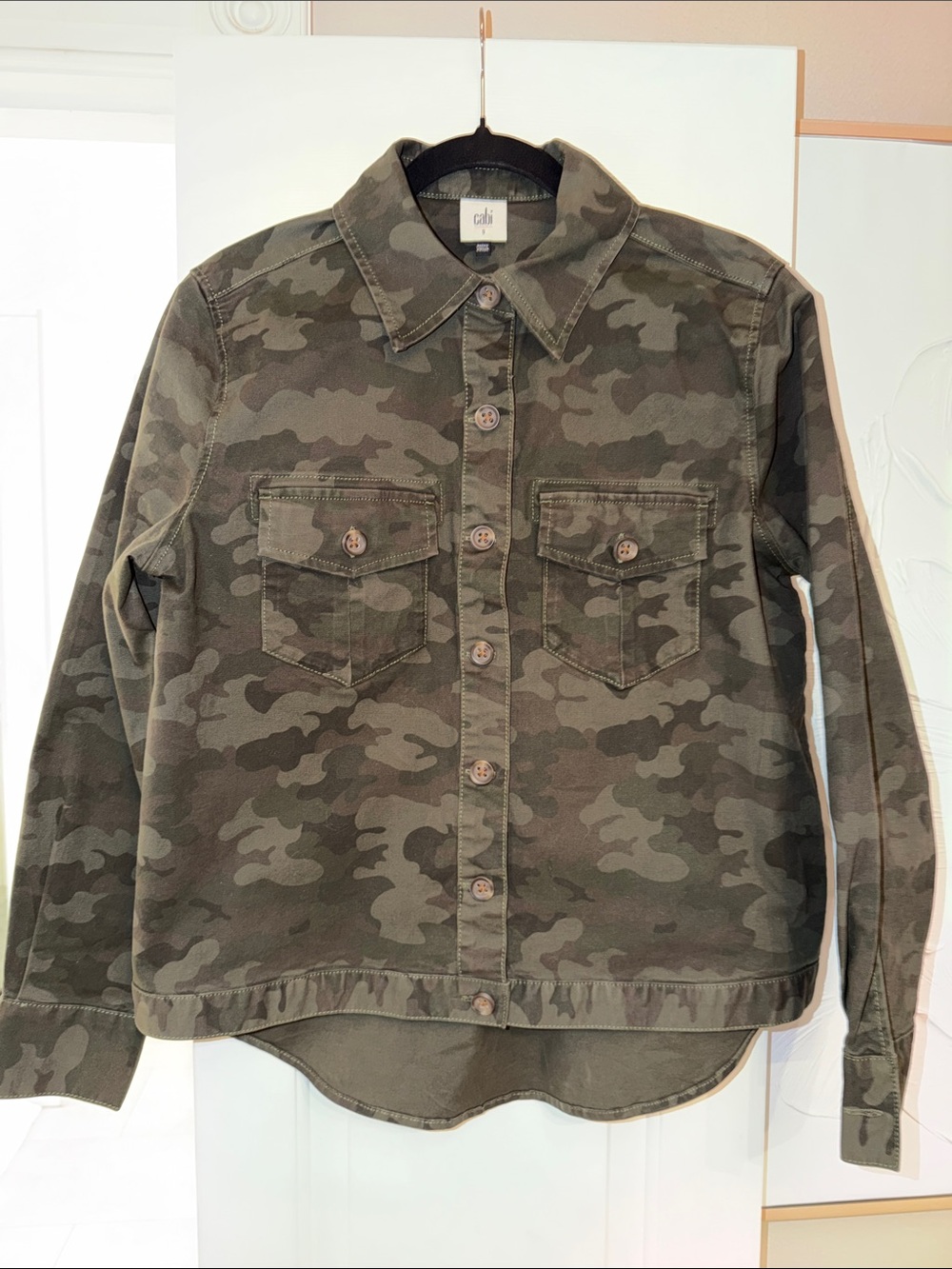 CAbi Amelia Jacket Camo Button-Down Jacket in Olive & Dark Green NWOT Size Small